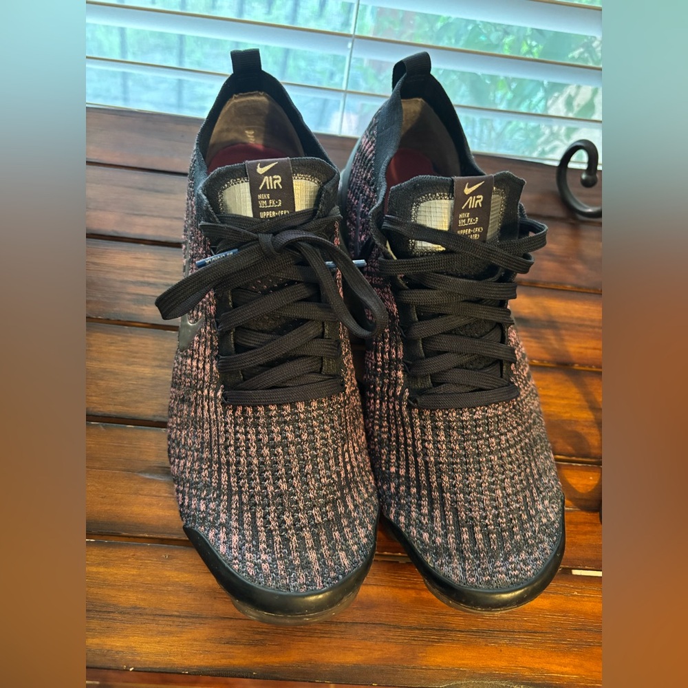 Nike Air Men's Black and Pink Knit Sneakers